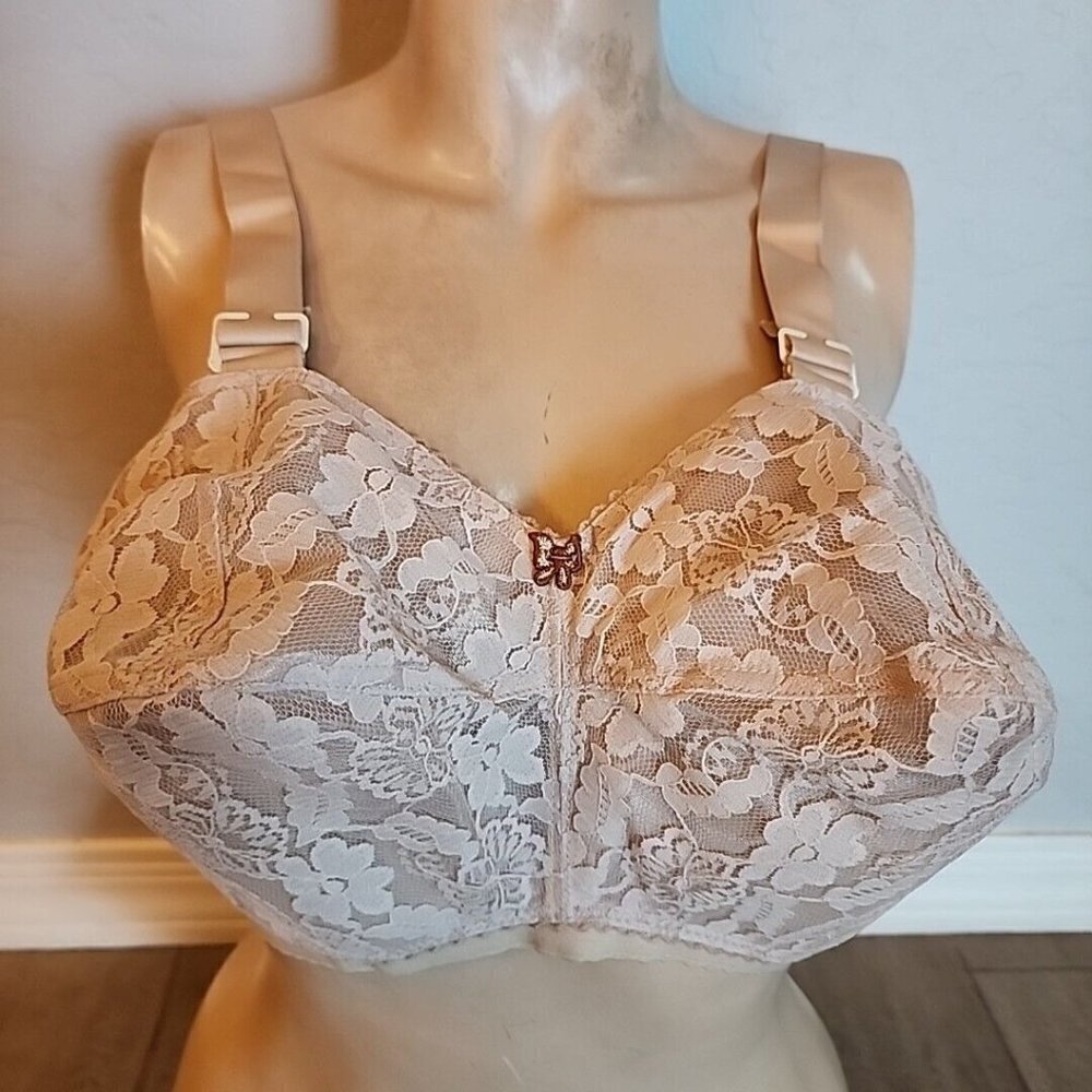Lady couture bra 32EE Nude Wireless Unlined Lace NWOT Made In USA